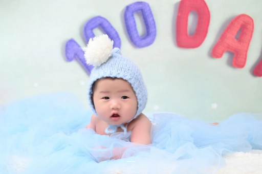 浚县宝宝尿少尿黄怎么回事